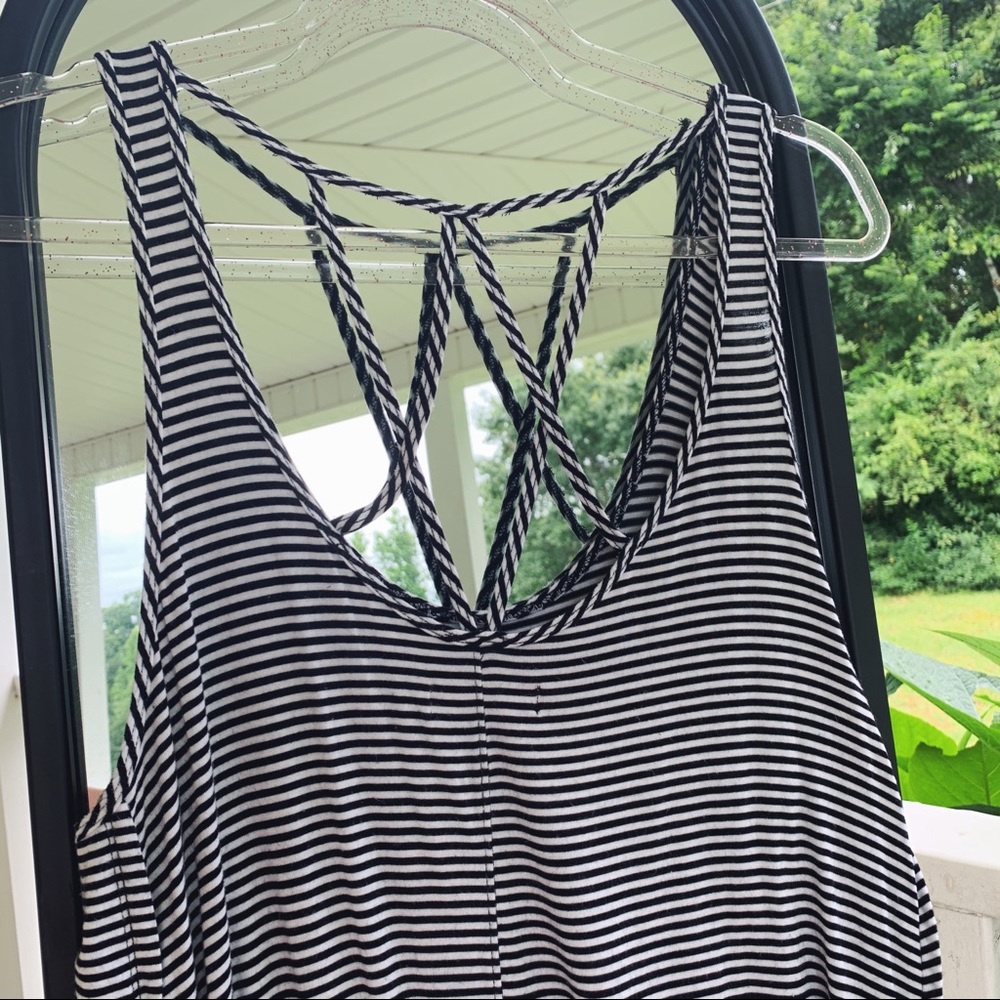 Detailed Striped Tank Top - Picture 4 of 5